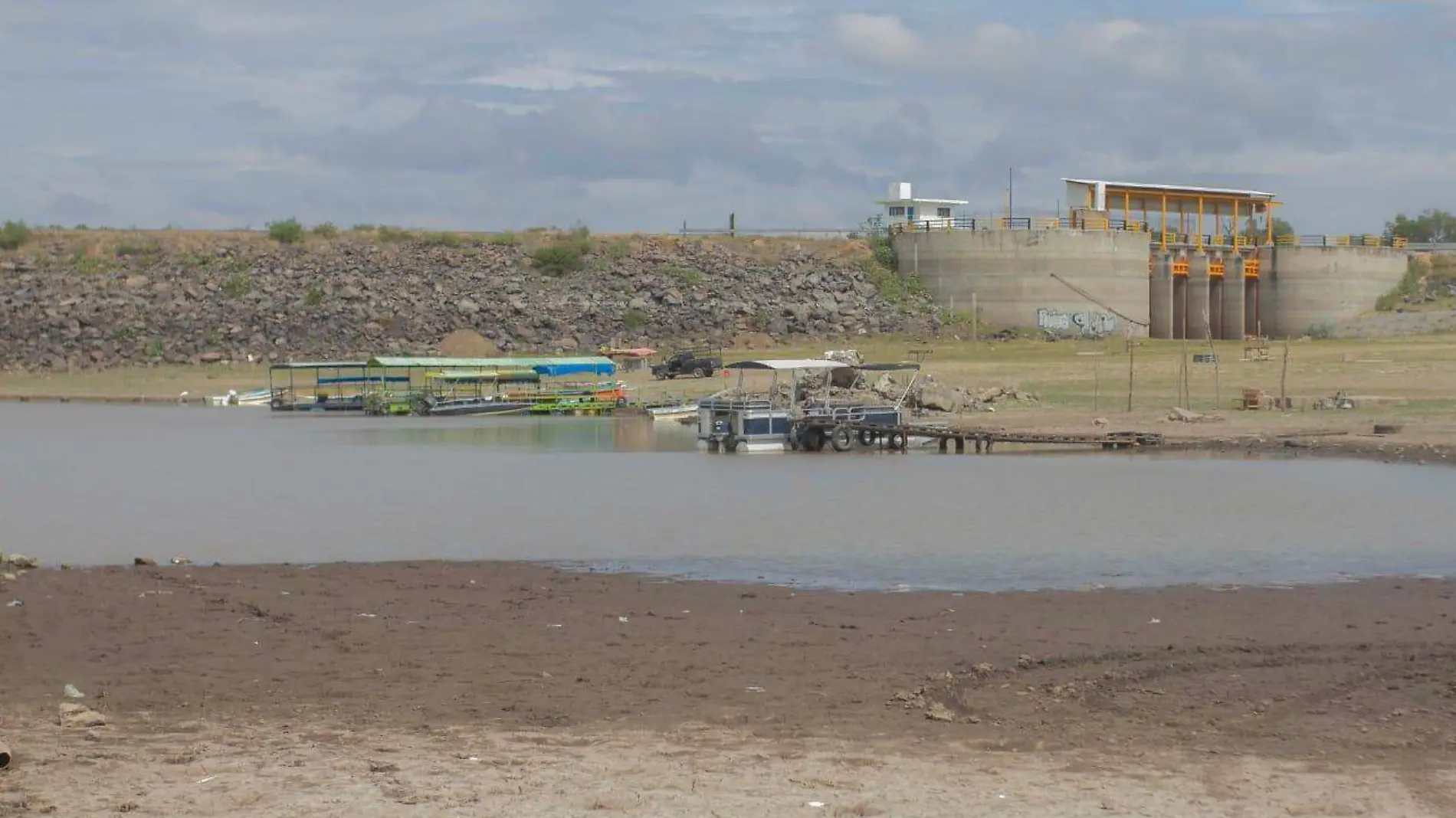 El bajo nivel de almacenamiento de agua en la presa Constitución de 1917 ha generado